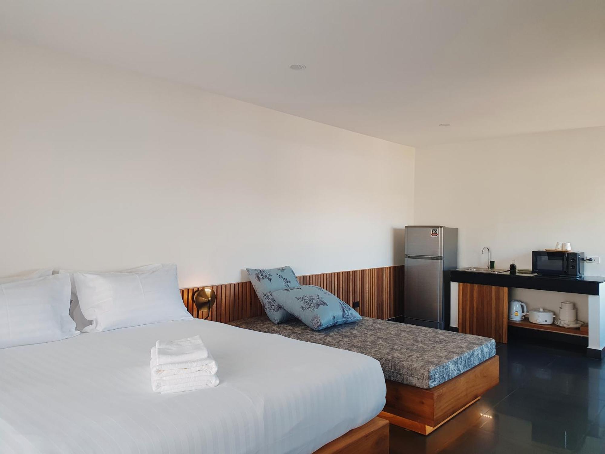 The Sila Suites - Intrawarorot チエンマイ エクステリア 写真